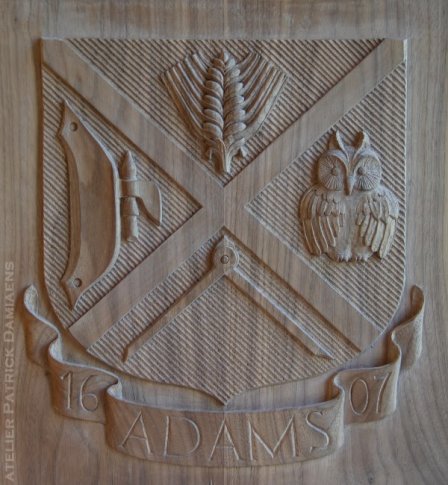 Armoirie héraldique de la famille ADAMS sculpté sur bois