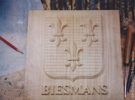 Armoiries de la famille BIESMANS sculptées sur un panneau (Belgique)