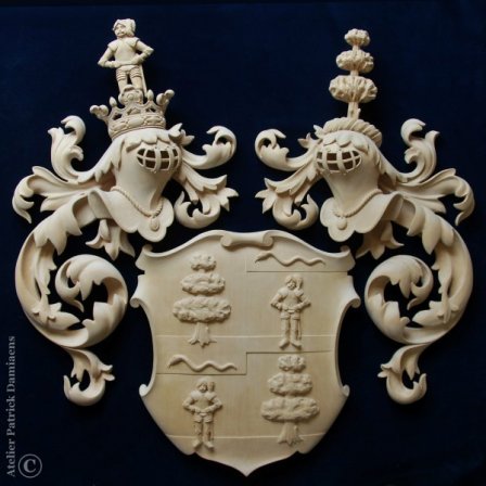 Armoiries de la famille ROLANDUS-HAGEDOORN sculptée dans du bois de tilleul (Pays-Bas)