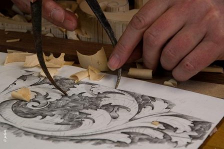 Conception et fabrication de sculptures sur bois artisanales uniques
