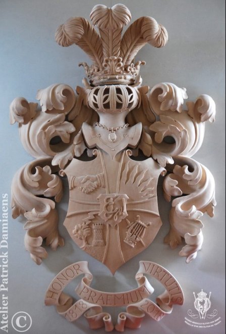 Fabrication d'armoiries de famille | EmblÃ¨mes hÃ©raldique en bois sculptÃ© 