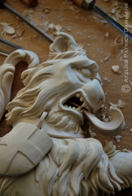 Lion héraldique (détail) | Sculpture en bois de tilleul 