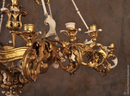 lustre en bois et doré | Restauration d'ornements et de sculptures sur bois