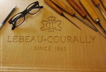 Sculpture d'un logo en bois | Lebeau-Courally 